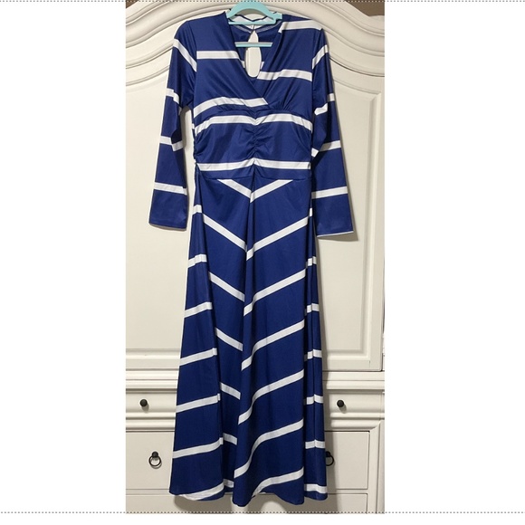 Dresses & Skirts - New Ladies size Medium Maxi dress blue/white wide stripes, ruched waist around